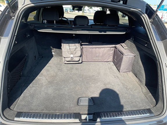 Mercedes-Benz EQC400 17 of 28