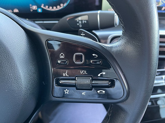 Mercedes-Benz EQC400 27 of 28