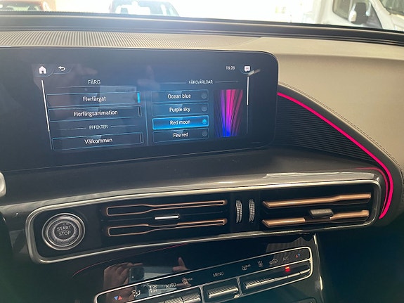 Mercedes-Benz EQC400 13 of 28