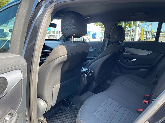 Mercedes-Benz EQC400 16 of 28