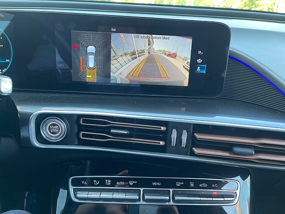 Mercedes-Benz EQC400 24 of 28