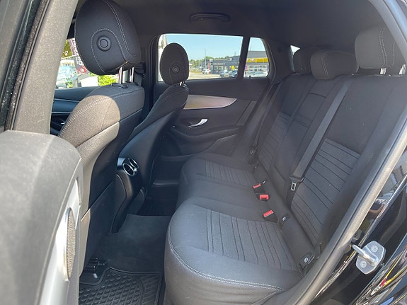 Mercedes-Benz EQC400 15 of 28