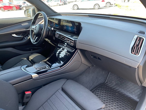 Mercedes-Benz EQC400 19 of 28