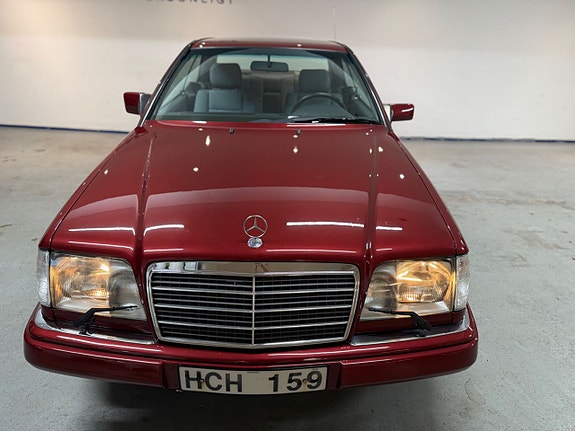 Mercedes-Benz E320 3 of 5