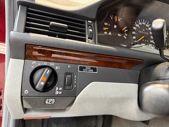 Mercedes-Benz E320 9 of 16