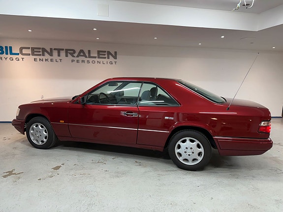 Mercedes-Benz E320 6 of 16