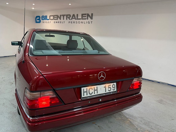 Mercedes-Benz E320 7 of 16