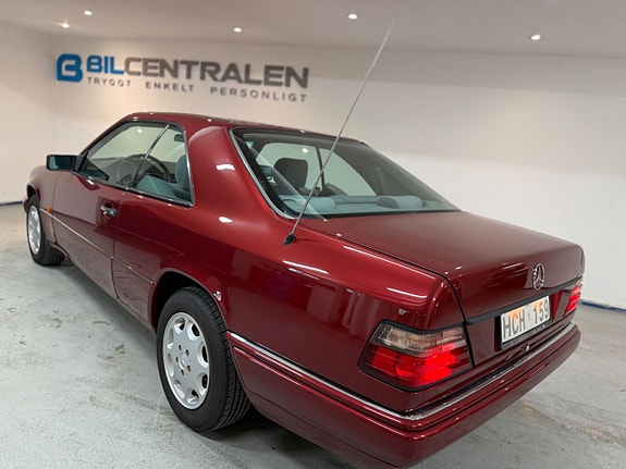 Mercedes-Benz E320 5 of 5