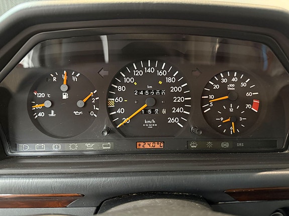 Mercedes-Benz E320 12 of 16