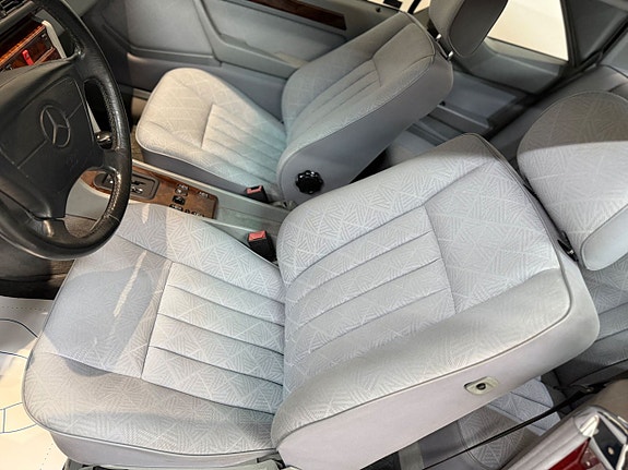 Mercedes-Benz E320 15 of 16