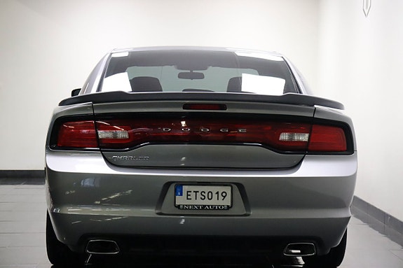 Dodge Charger 4 of 26