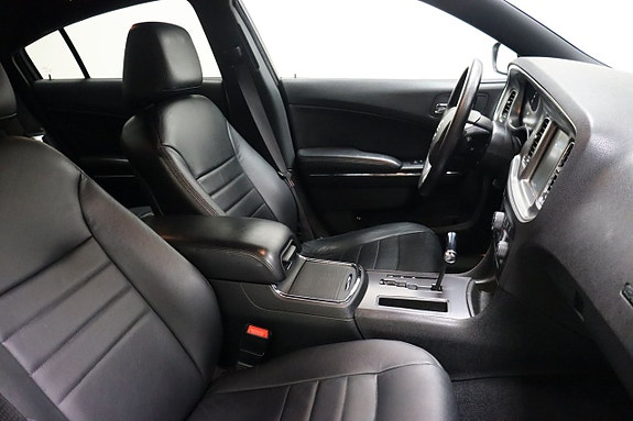 Dodge Charger 13 of 26