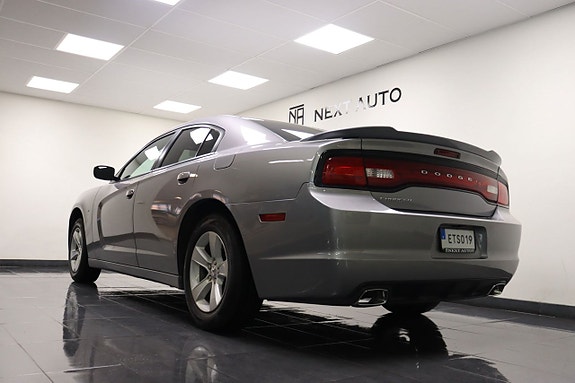 Dodge Charger 8 of 26