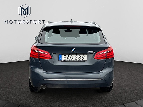 BMW 218 4 of 5