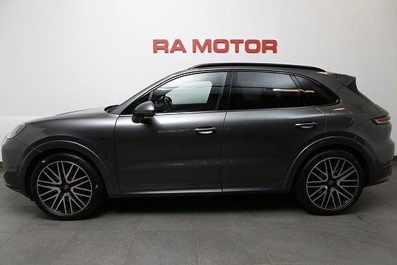 Porsche Cayenne 3 of 5