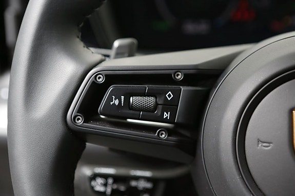 Porsche Cayenne 14 of 27