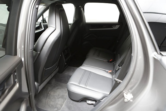 Porsche Cayenne 24 of 27