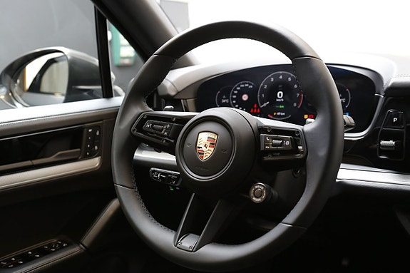 Porsche Cayenne 15 of 27