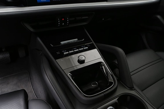 Porsche Cayenne 23 of 27