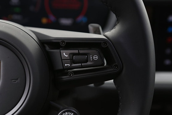Porsche Cayenne 16 of 27