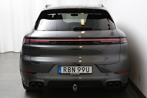 Porsche Cayenne 6 of 27