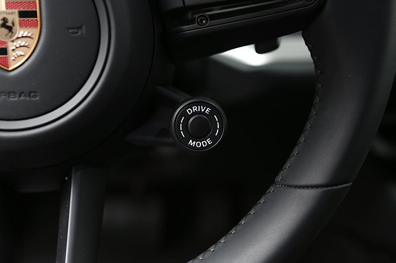Porsche Cayenne 17 of 27