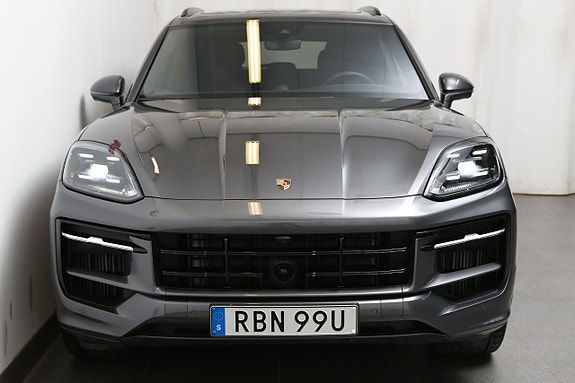 Porsche Cayenne 5 of 5