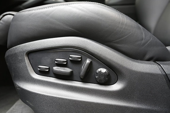 Porsche Cayenne 11 of 27