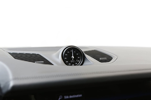 Porsche Cayenne 19 of 27