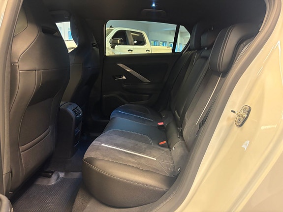 Opel Astra 9 of 27
