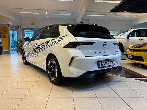 Opel Astra 2 of 5