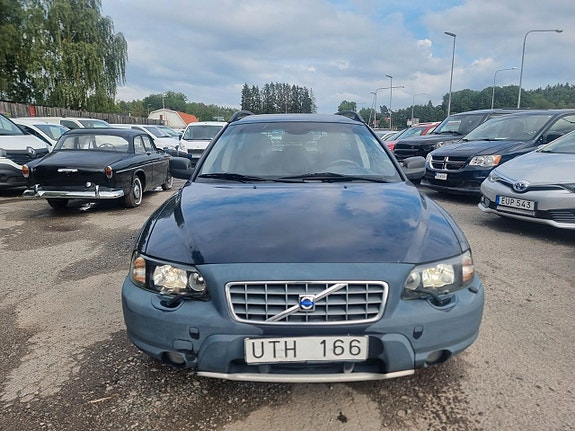 Volvo XC70 2 of 13