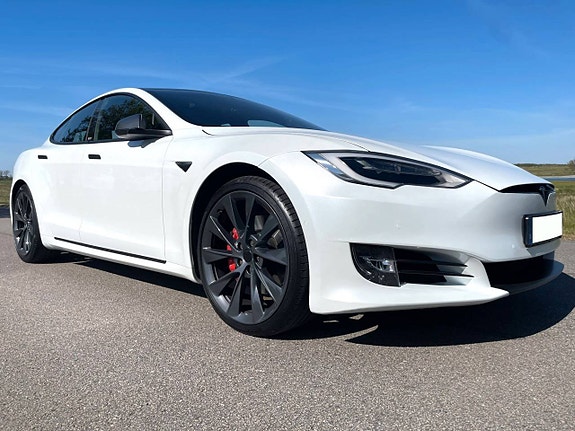 Tesla Model S 4 of 9
