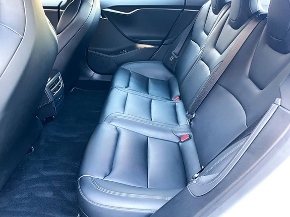 Tesla Model S 7 of 9