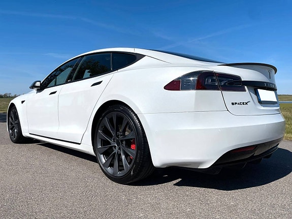 Tesla Model S 2 of 9