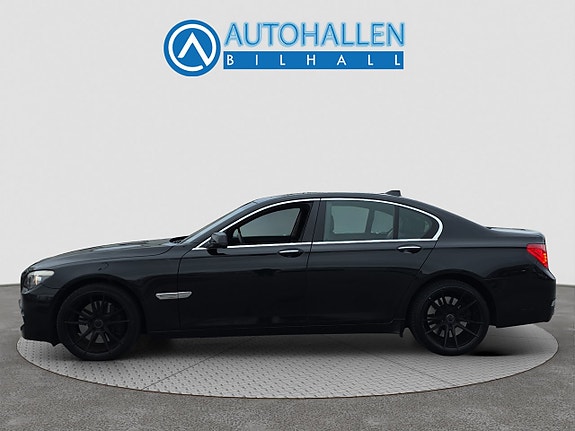 BMW 750i 3 of 5