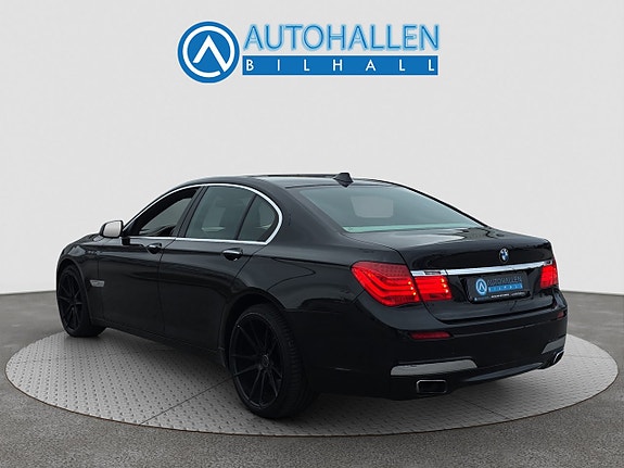 BMW 750i 5 of 5