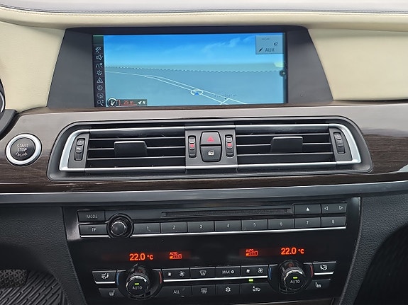 BMW 750i 11 of 19
