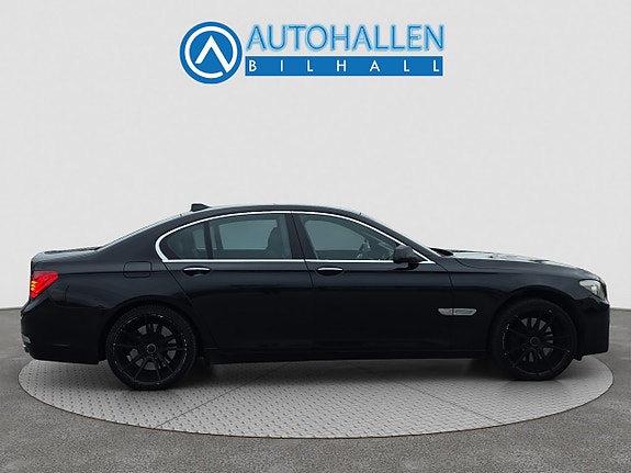 BMW 750i 12 of 19