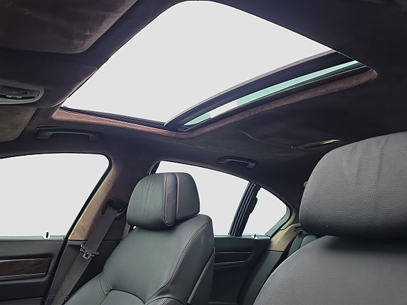 BMW 750i 19 of 19