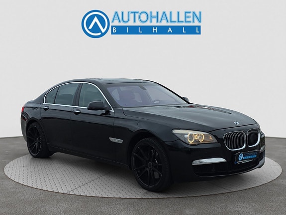 BMW 750i 4 of 5