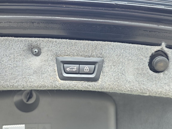BMW 750i 18 of 19