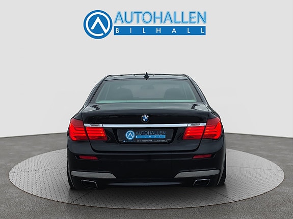 BMW 750i 6 of 19