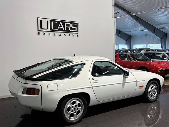 Porsche 928 2 of 5