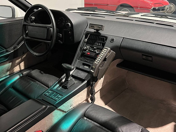 Porsche 928 10 of 18