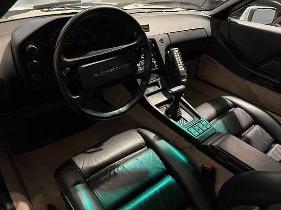 Porsche 928 11 of 18
