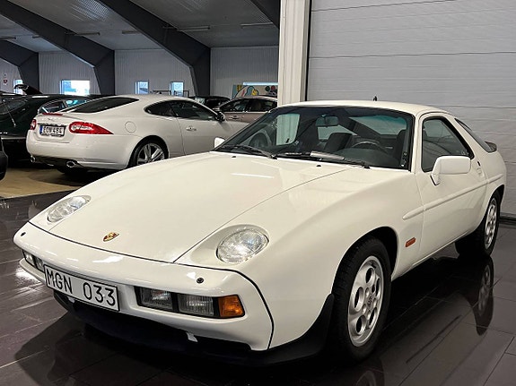 Porsche 928 6 of 18