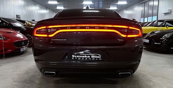 Dodge Charger 8 of 27