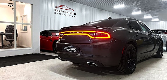 Dodge Charger 12 of 27
