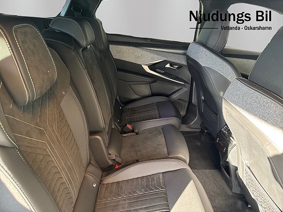 Peugeot 5008 3 of 5